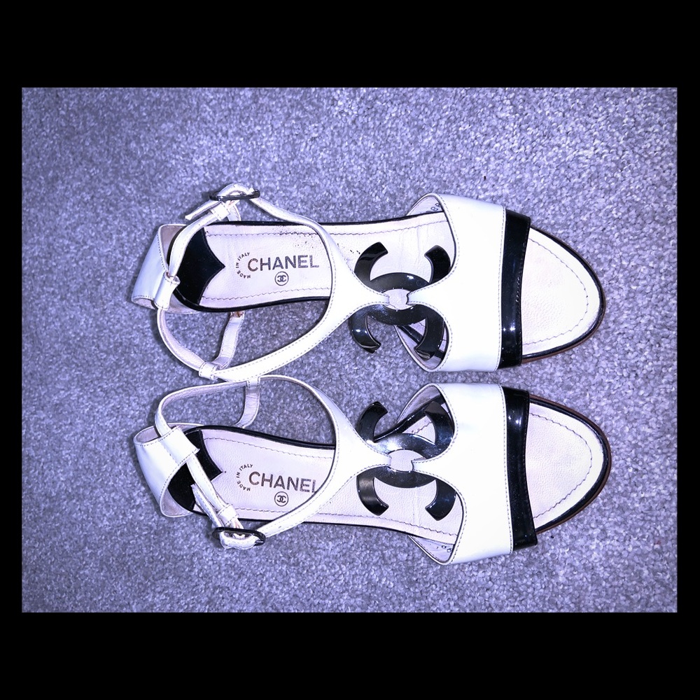 🤍 🖤 Patent Leather Silver CC wedge Sandals 🖤 🤍